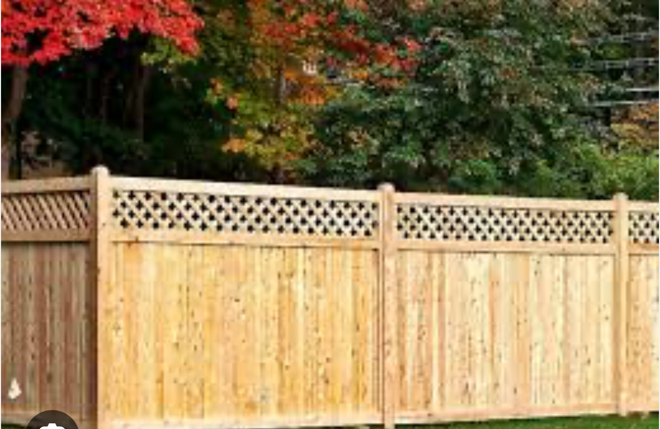 Cedar wood fence with decorative lattice top